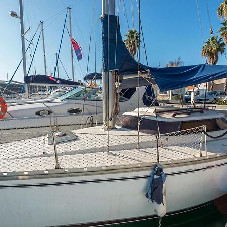 Pequeno Velero En Port Forum Ideal Para Backpackers Sant Adria de Besos Ngoại thất bức ảnh