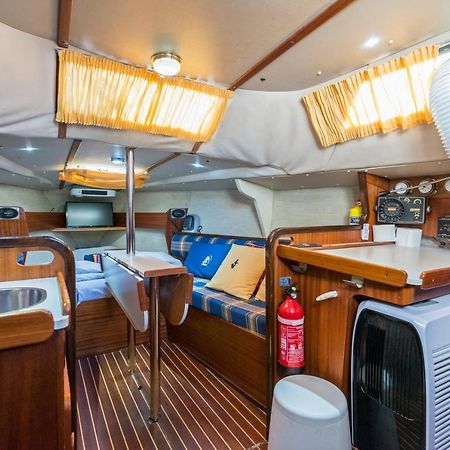 Pequeno Velero En Port Forum Ideal Para Backpackers Sant Adria de Besos Ngoại thất bức ảnh