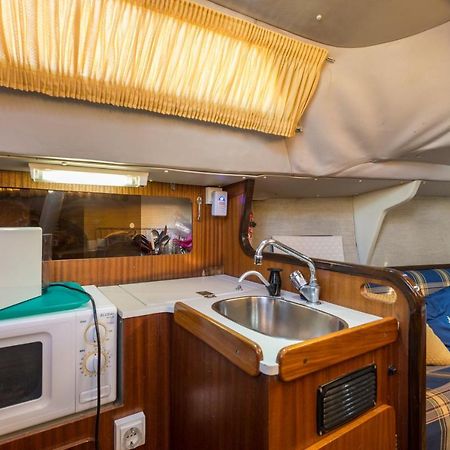 Pequeno Velero En Port Forum Ideal Para Backpackers Sant Adria de Besos Ngoại thất bức ảnh