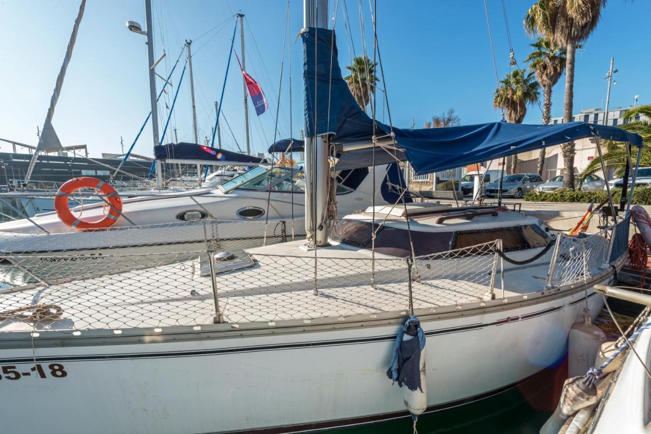 Pequeno Velero En Port Forum Ideal Para Backpackers Sant Adria de Besos Ngoại thất bức ảnh