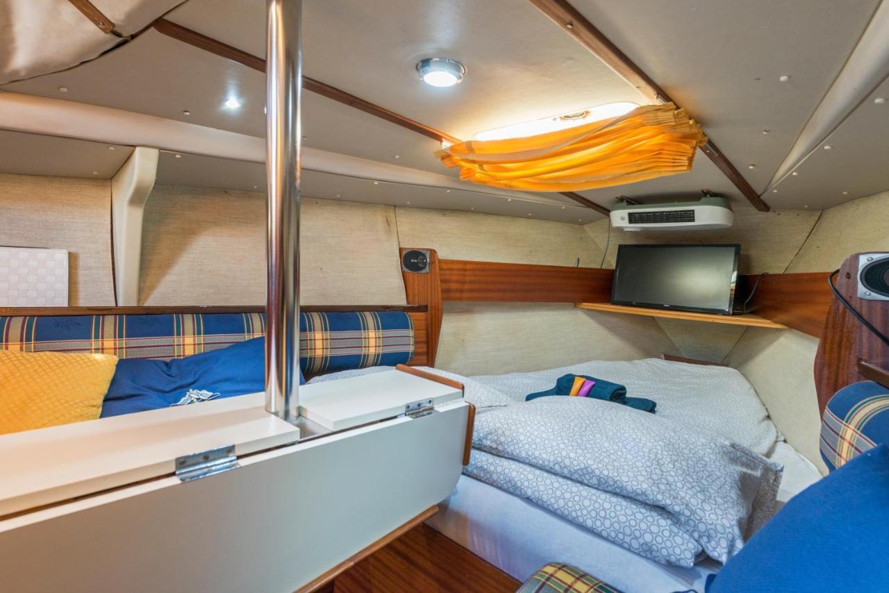 Pequeno Velero En Port Forum Ideal Para Backpackers Sant Adria de Besos Ngoại thất bức ảnh
