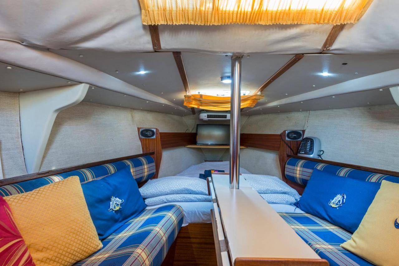 Pequeno Velero En Port Forum Ideal Para Backpackers Sant Adria de Besos Ngoại thất bức ảnh