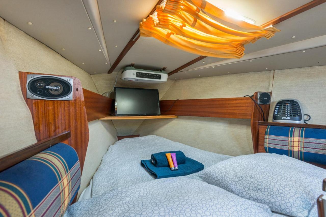 Pequeno Velero En Port Forum Ideal Para Backpackers Sant Adria de Besos Ngoại thất bức ảnh