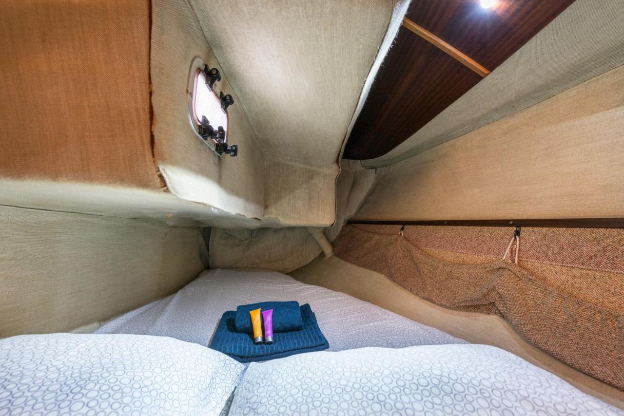Pequeno Velero En Port Forum Ideal Para Backpackers Sant Adria de Besos Ngoại thất bức ảnh