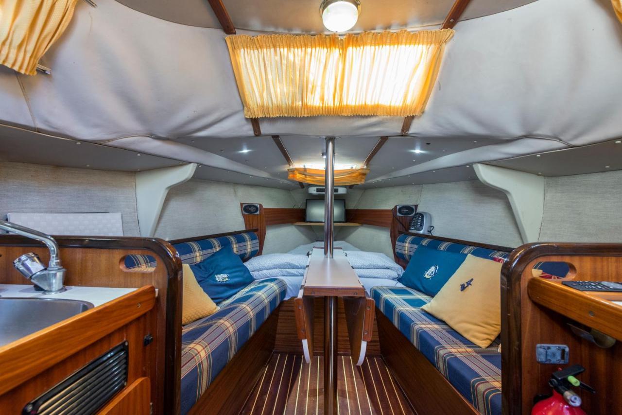 Pequeno Velero En Port Forum Ideal Para Backpackers Sant Adria de Besos Ngoại thất bức ảnh