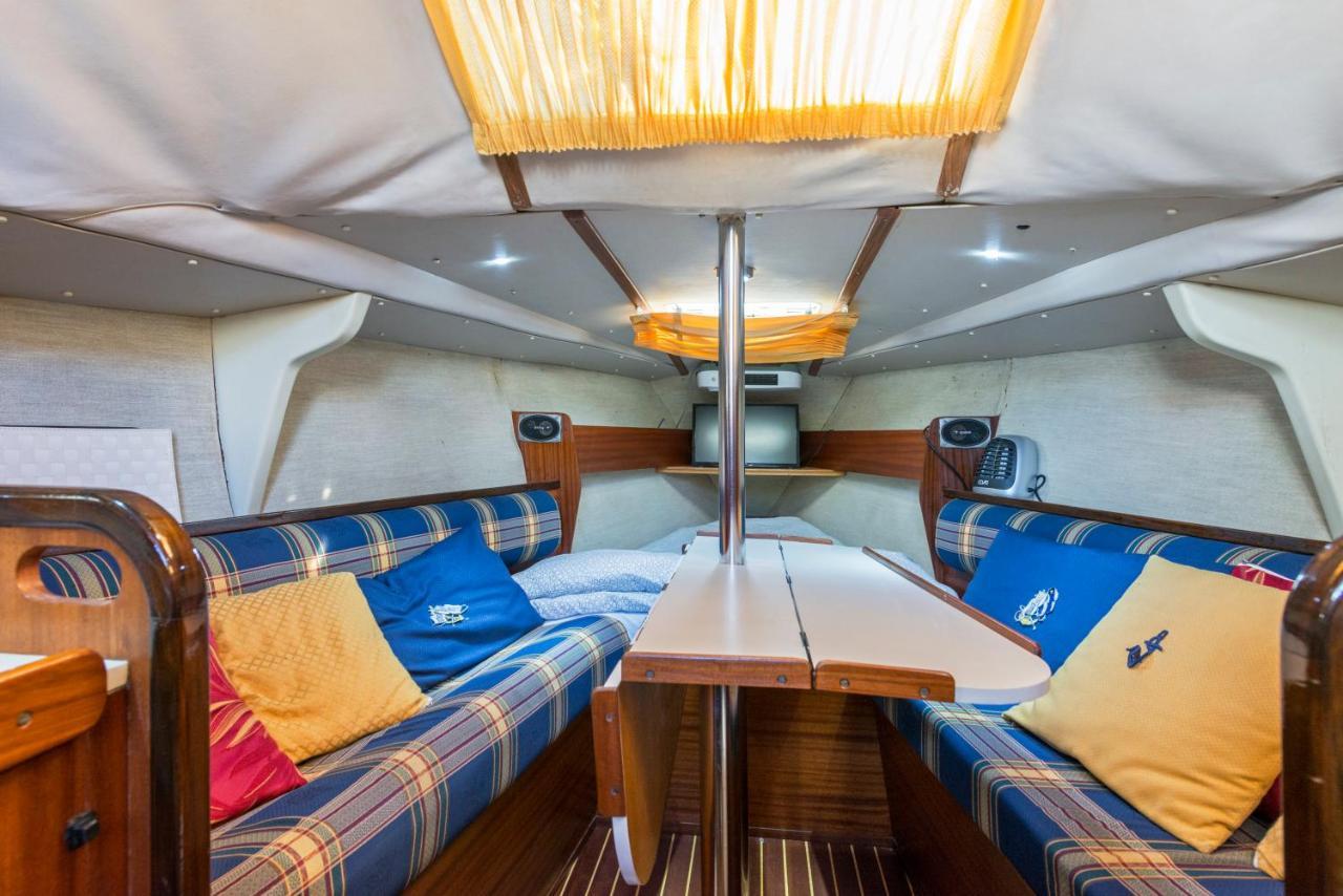 Pequeno Velero En Port Forum Ideal Para Backpackers Sant Adria de Besos Ngoại thất bức ảnh