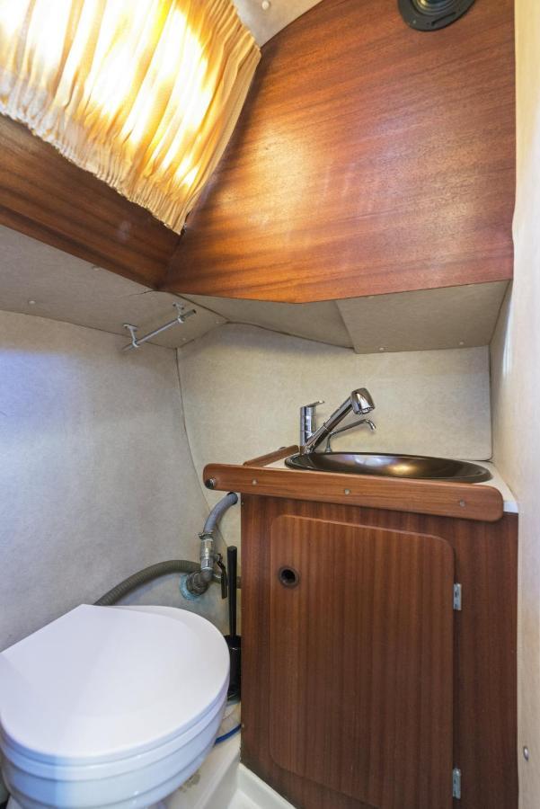Pequeno Velero En Port Forum Ideal Para Backpackers Sant Adria de Besos Ngoại thất bức ảnh