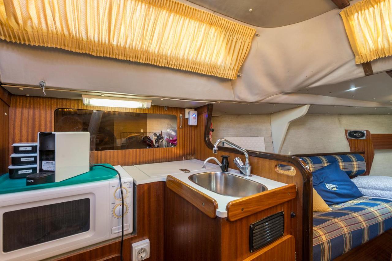 Pequeno Velero En Port Forum Ideal Para Backpackers Sant Adria de Besos Ngoại thất bức ảnh